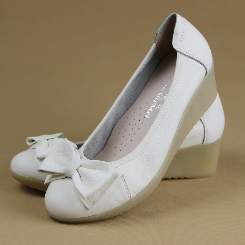 新款真皮护士鞋白色坡跟美容院工作鞋蝴蝶结牛筋底舒适女单鞋促销