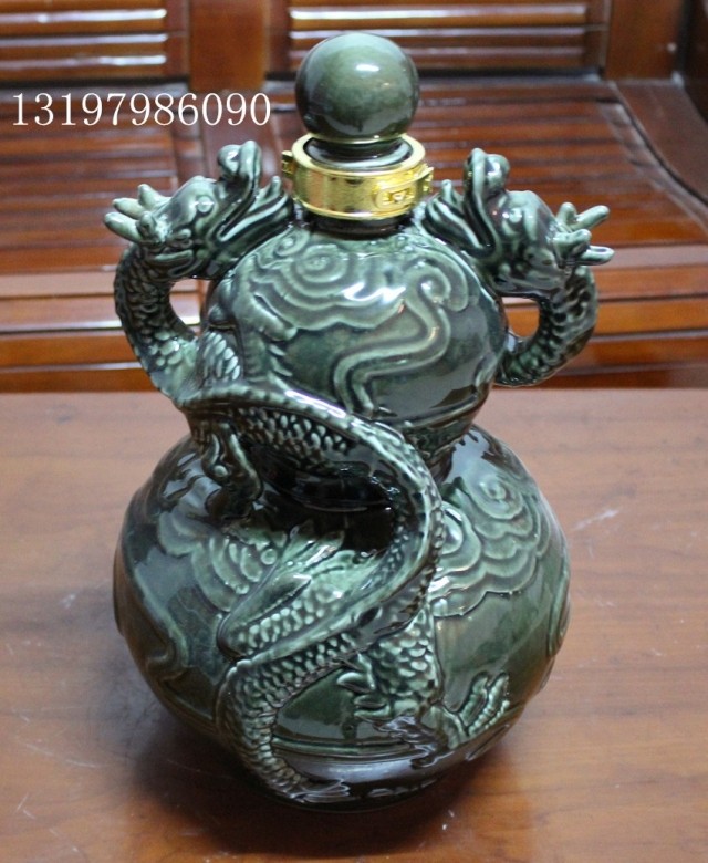 景德镇青釉陶瓷酒瓶十斤装双龙戏珠酒瓶纯手工雕刻10斤工艺酒瓶