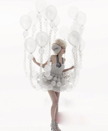 模特走秀飘空气球服饰 节日晚会气球道具 气球展会装饰布置服装