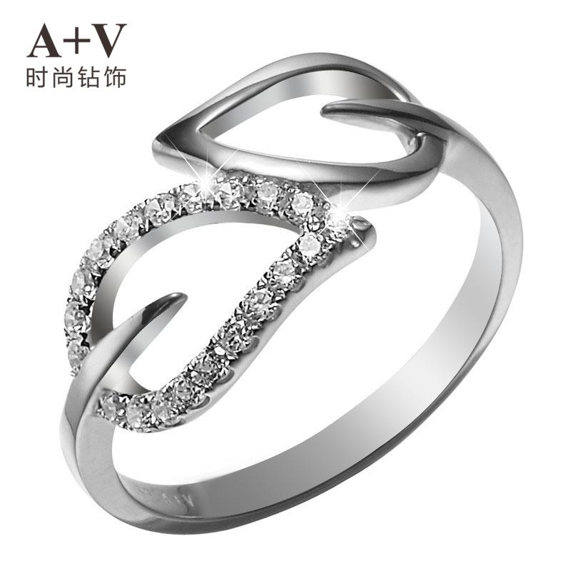 A+V18K白金钻石钻戒女求婚情侣时尚叶子排钻戒指专柜正品