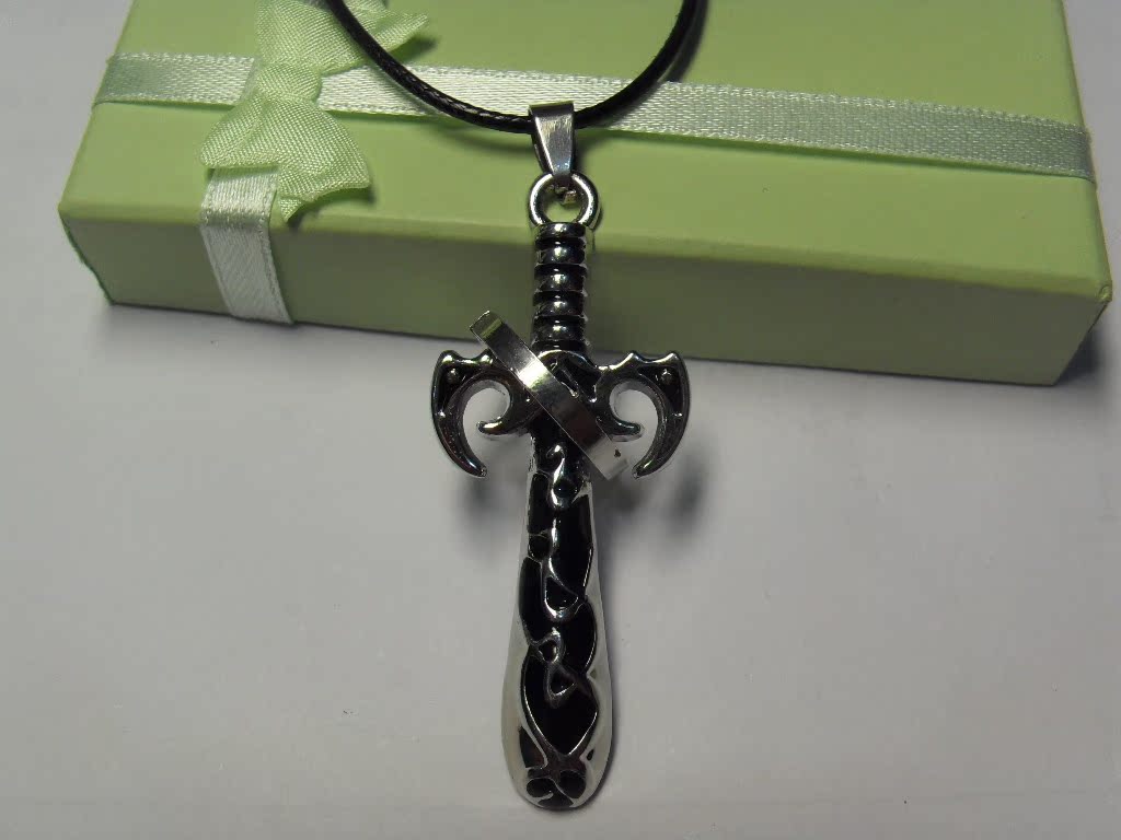￥限购一条￥男士挂件宝剑形十字架钛钢项链时尚吊坠生日礼物