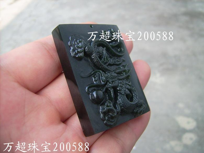 和田玉黑龙挂件把玩玉牌贵在黑精在雕足够的厚度营造充分的手感