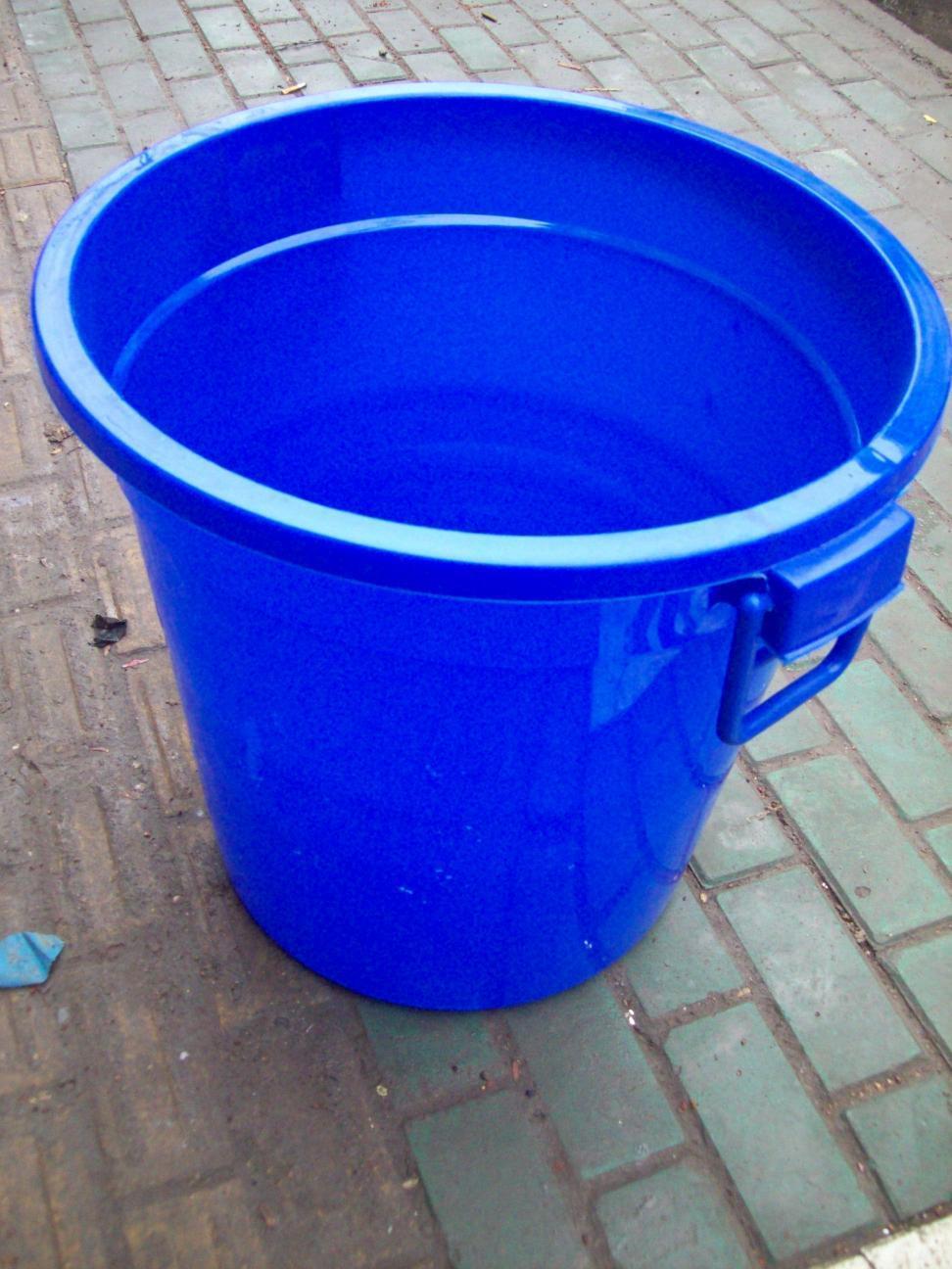 鹿鸣家居 超大垃圾桶垃圾箱 加大水桶 塑料水桶 水箱 有盖 80L