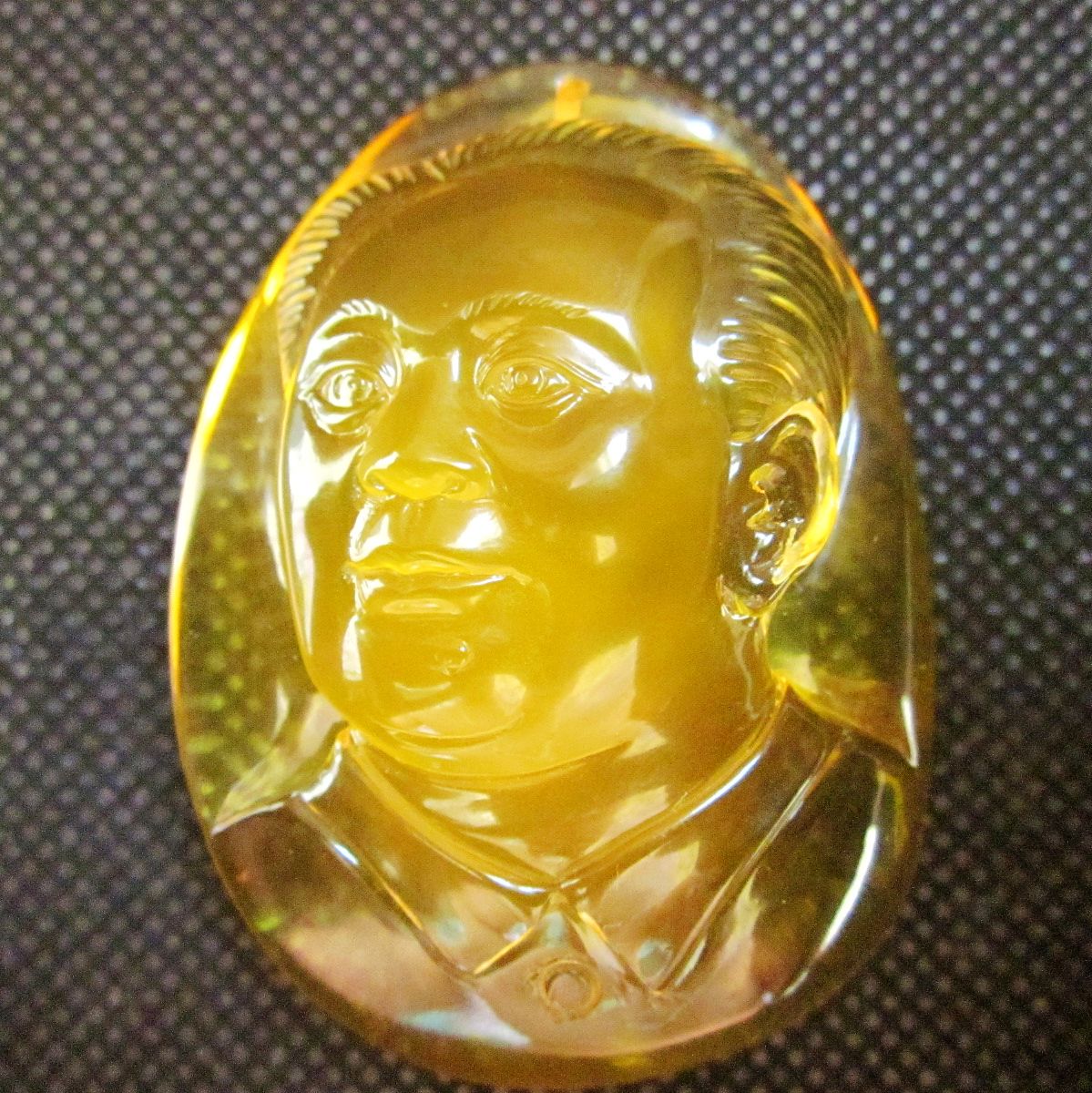 波罗的海纯天然琥珀 蜜蜡 手工雕刻打磨 伟大领袖毛主席金珀挂件