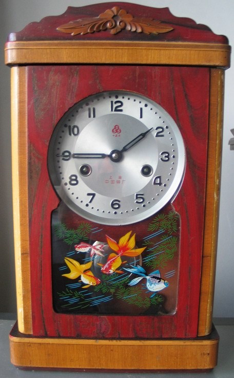 文革555牌实木雕刻彩绘座钟