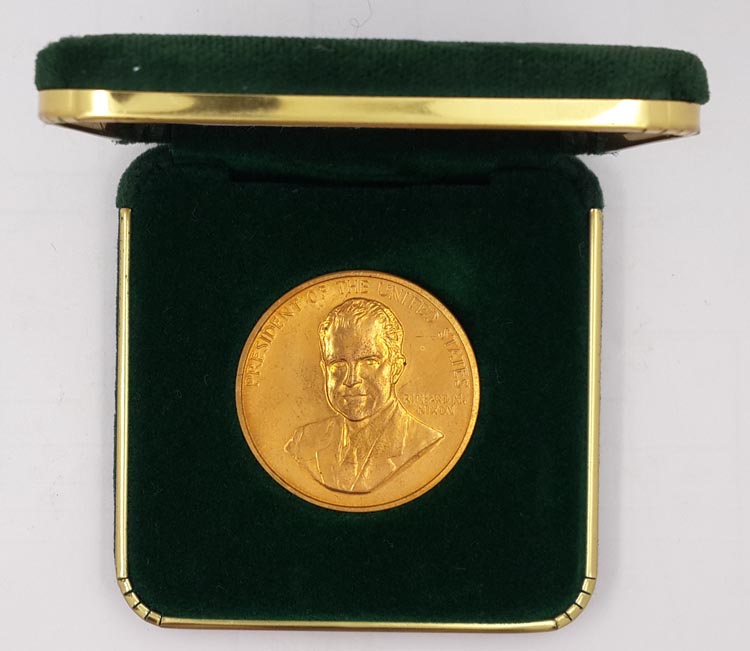 尼克松总统 和平纪念铜章，UNC带原盒子，镀金鹰徽外国徽勋章