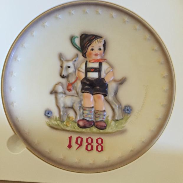 德国M.I.Hummel喜姆娃娃1988年绝版手绘年度瓷盘原盒 西洋古董