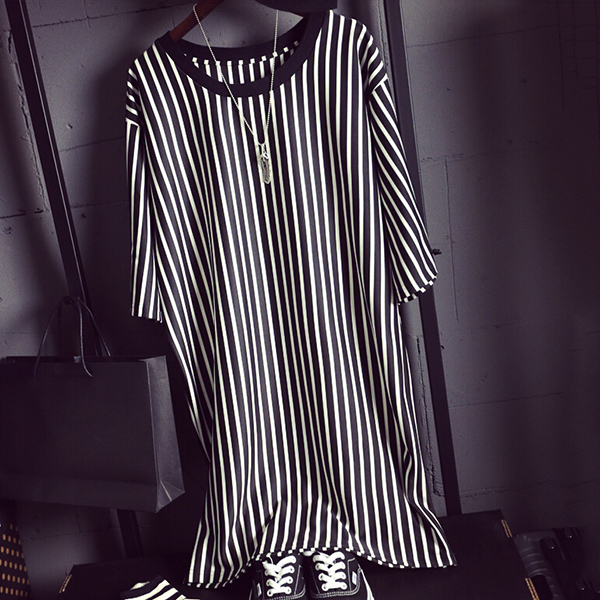 韩版2015夏季新款黑白修身显瘦的竖条纹宽松简单T恤圆领短袖女潮