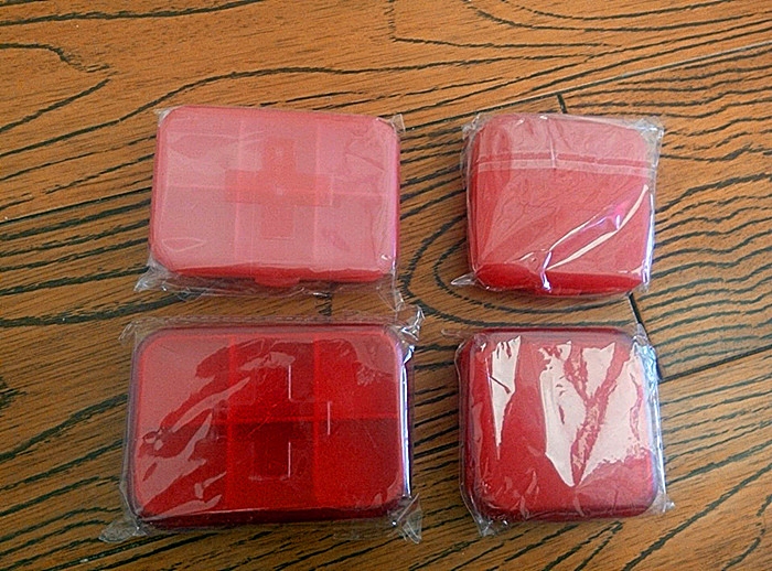 爆款热卖十字四格六格红色小药盒新款加厚便携式保健药盒收纳盒