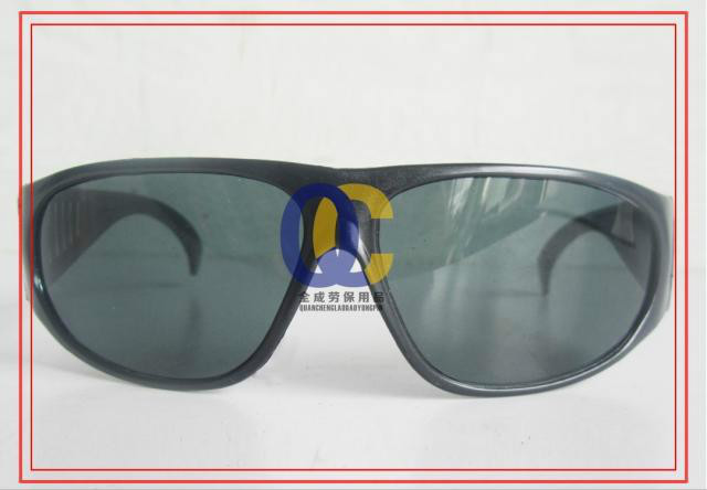 大量批发时尚劳保防风电焊镜防沙防太阳光镜护目墨镜特价促销