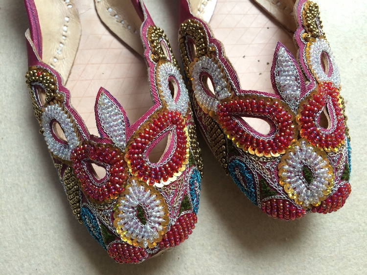巴基斯坦手工精制牛皮鞋  串珠花边   紫红色镂空
