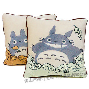 包邮卡通可爱龙猫抱枕情侣靠枕毛绒方型枕汽车抱枕