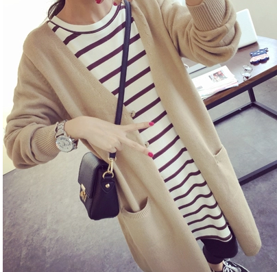 2015春装女新款韩版简约时尚中长款针织衫长袖纯色V领口袋开衫