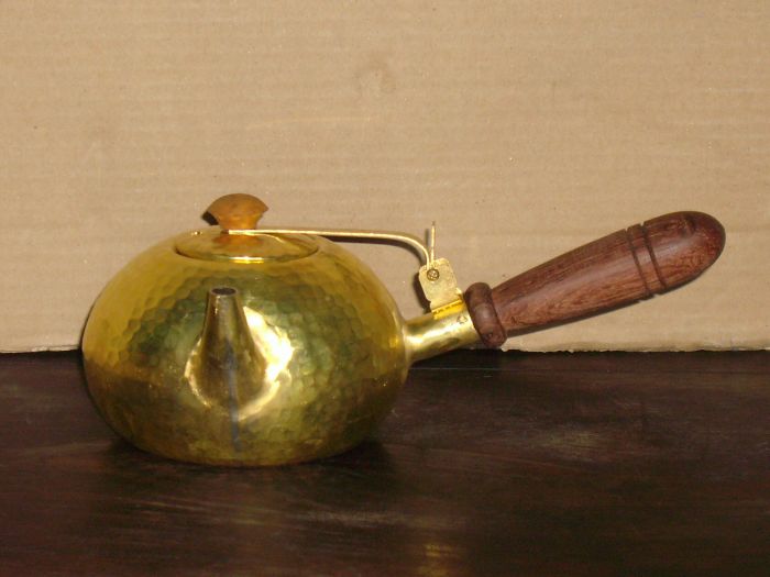 700毫升黄铜鱼鳞纹手工铜壶，木把壶，单把壶，铜铫，侧把壶，