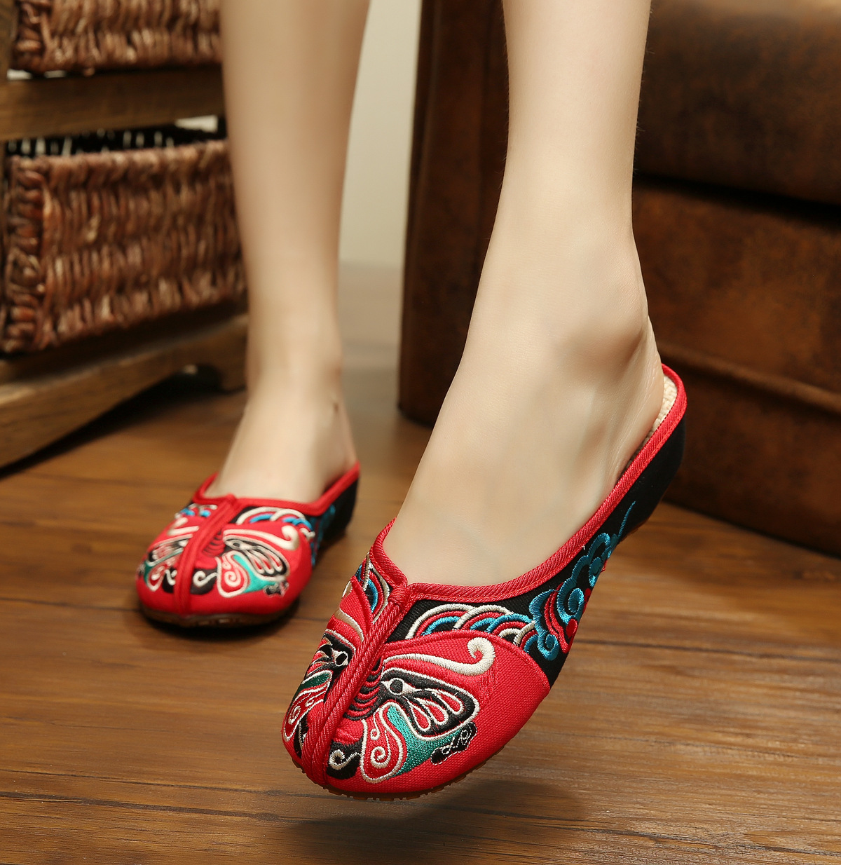 新款老北京绣花鞋坡跟民族风亚麻布鞋女秋季坡跟平底凉拖鞋
