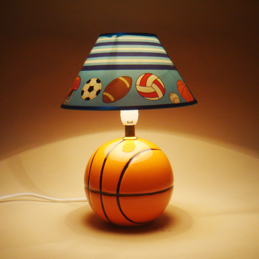个性儿童房篮球台灯创意卧室床头足球台灯现代儿童书房调光节能灯