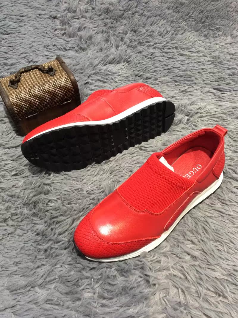名店 男士红色运动鞋休闲鞋换季特价原价450元现价225元