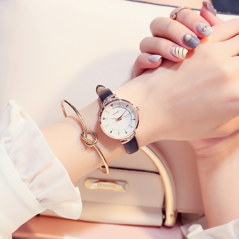 时尚潮流皮带手表女士学生韩版简约休闲水钻气质小巧防水石英腕表