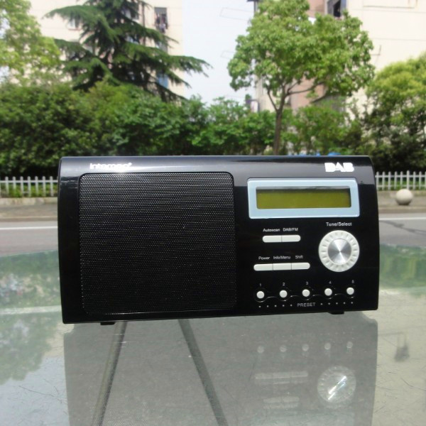 intempo 便携式DAB/FM收音机 两波段电源适配器/电池两用 可存台