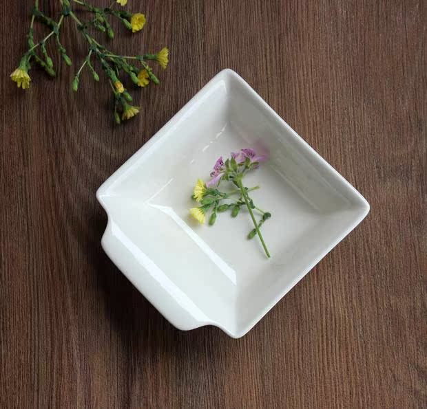 日式创意单耳调料碗陶瓷小菜碗佐料碗寿司碗小甜品方形碗可加LOGO