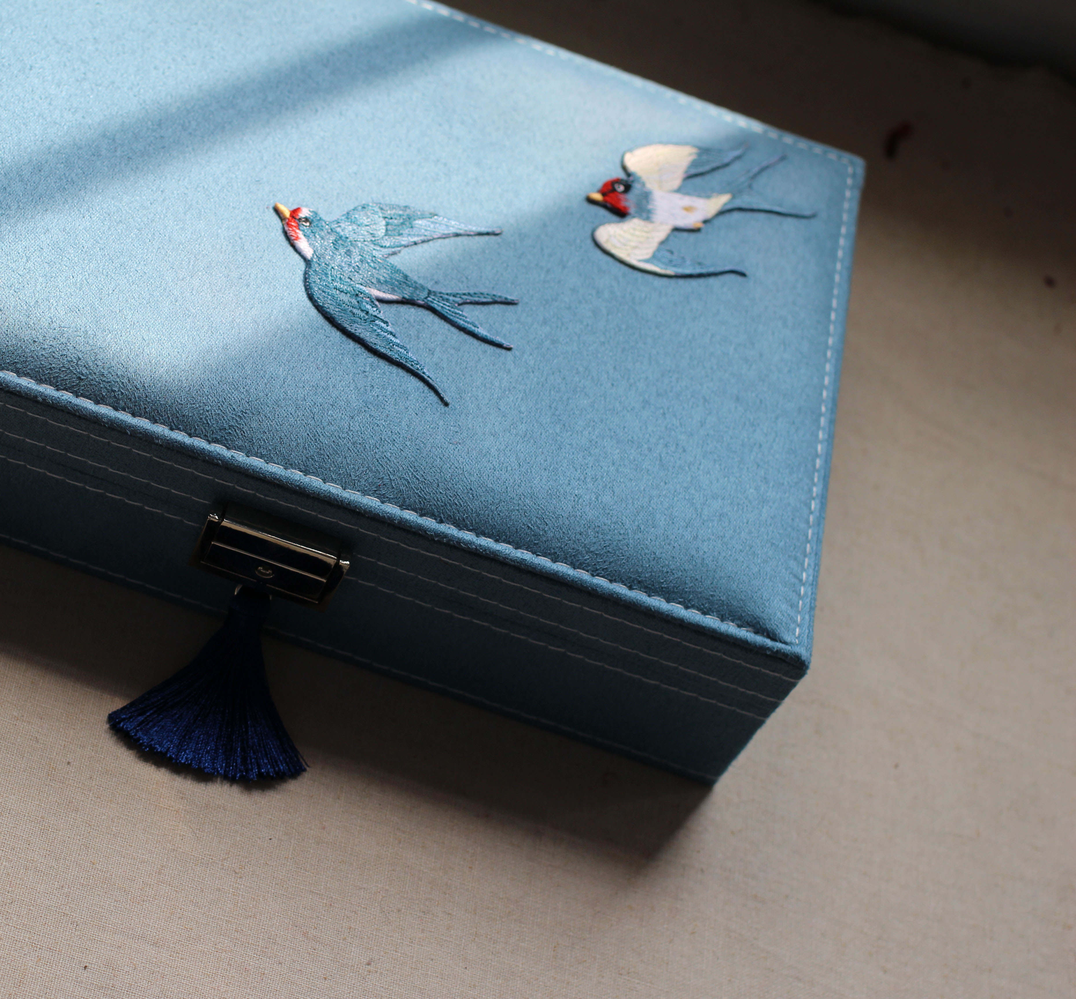 文化礼物中式生活美学复古绣花首饰盒 带锁收纳盒 燕燕于飞